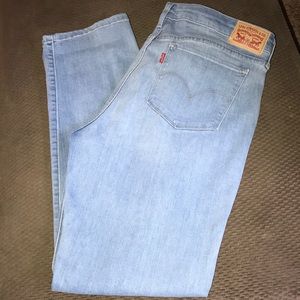 EUC Levi’s 712 slim jeans
